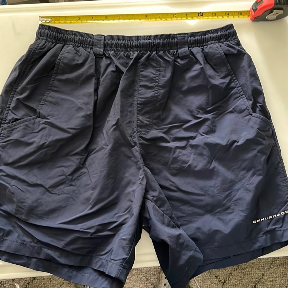 Men’s medium Columbia PFG shorts